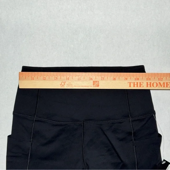 ARC'TERYX Essent High Rise Shorts Stretch Pull On 8" Women's Size 2 Black  - NEW - Picture 8 of 10